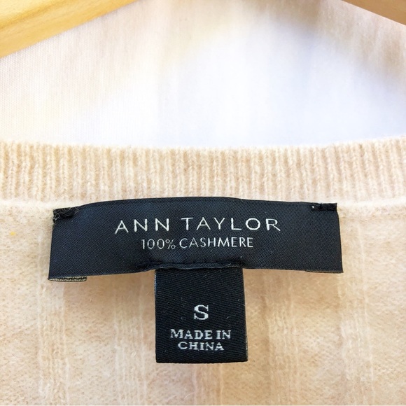 ANN TAYLOR | SMALL CREAM RIBBED 100% CASHMERE LONG SLEEVED SOFT SWEATER - Picture 2 of 5